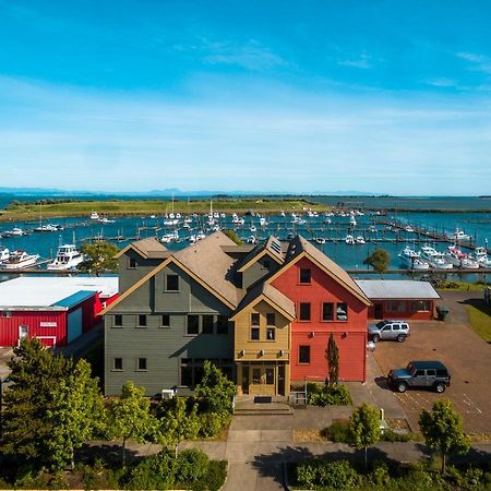 At The Helm Hotel Ilwaco Esterno foto