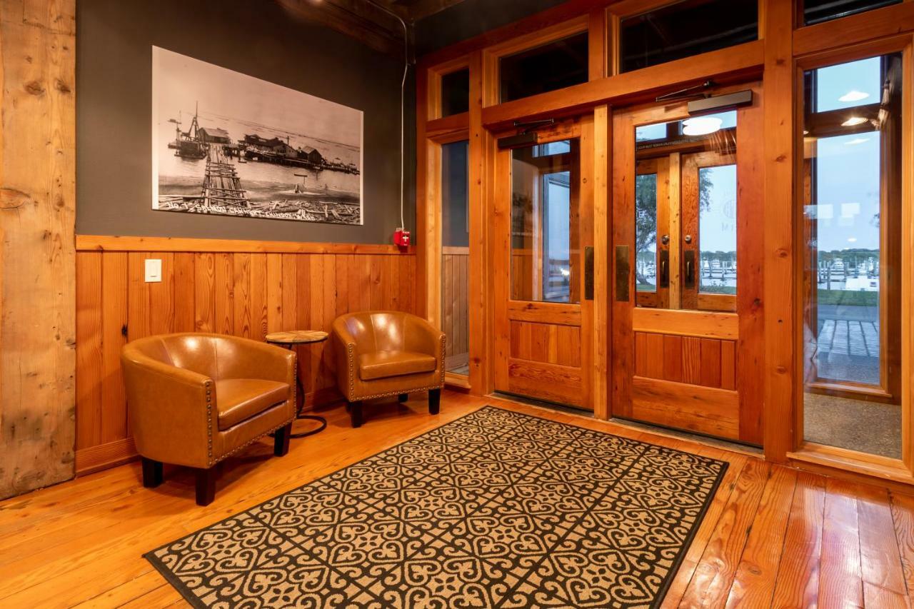 At The Helm Hotel Ilwaco Esterno foto