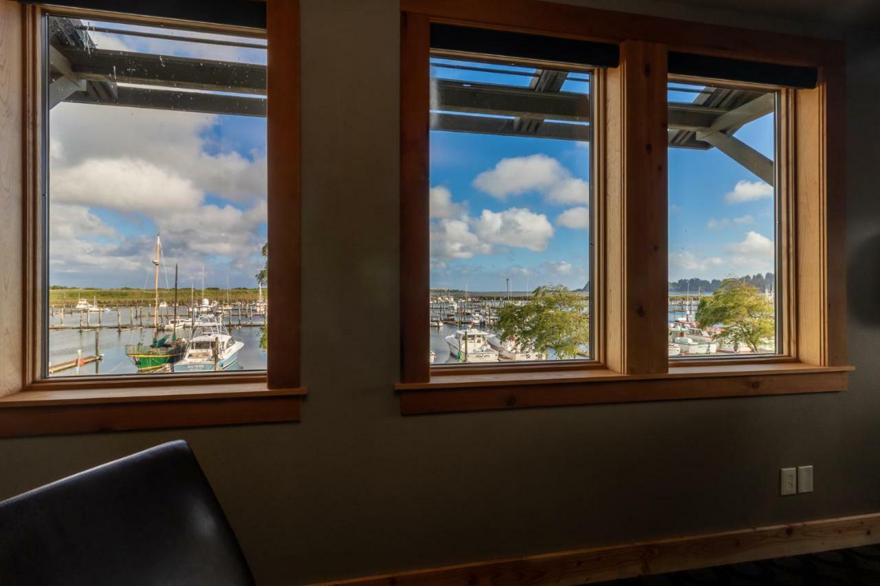At The Helm Hotel Ilwaco Esterno foto