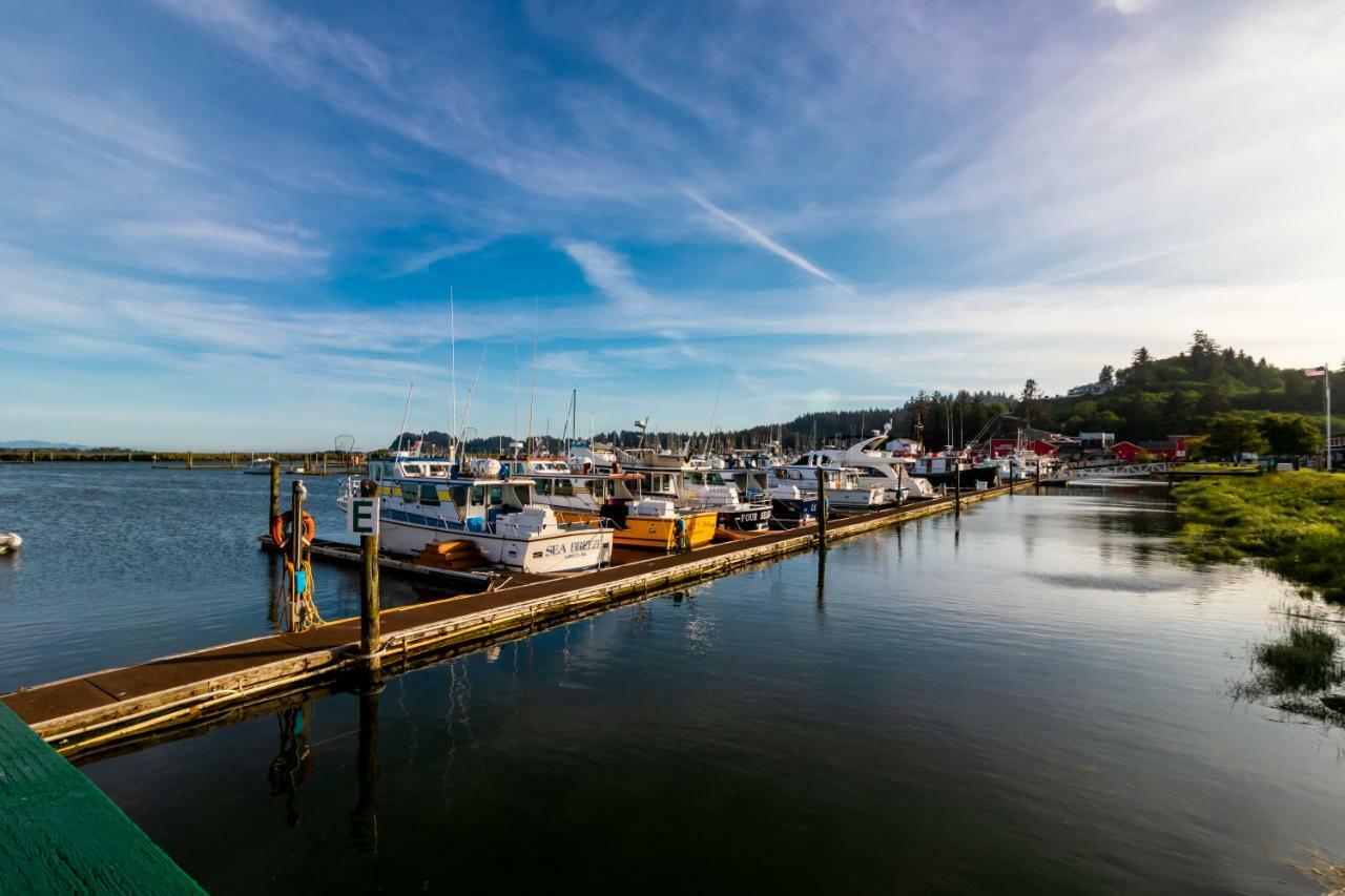 At The Helm Hotel Ilwaco Esterno foto