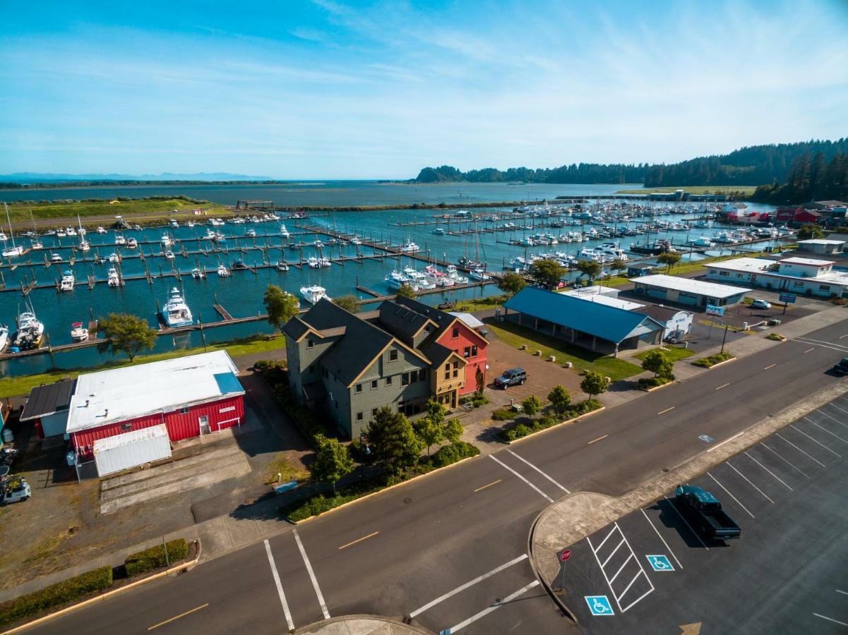 At The Helm Hotel Ilwaco Esterno foto