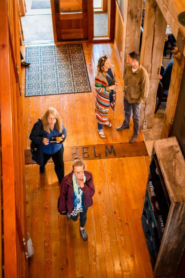 At The Helm Hotel Ilwaco Esterno foto